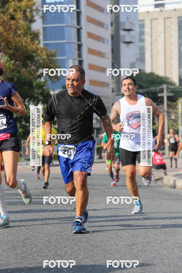 Buy your photos of the eventMeia Maratona Internacional de Curitiba 2018 on Fotop