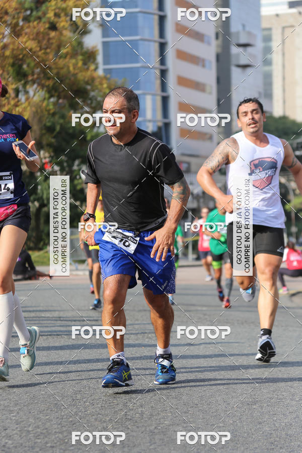 Buy your photos of the eventMeia Maratona Internacional de Curitiba 2018 on Fotop