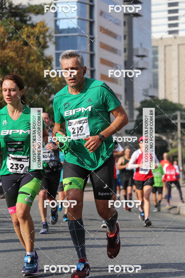 Buy your photos of the eventMeia Maratona Internacional de Curitiba 2018 on Fotop