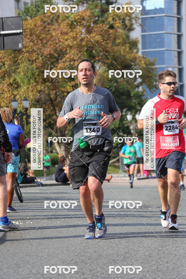 Buy your photos of the eventMeia Maratona Internacional de Curitiba 2018 on Fotop