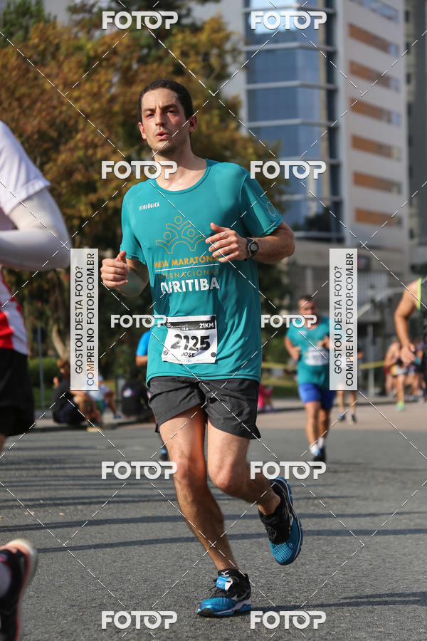 Buy your photos of the eventMeia Maratona Internacional de Curitiba 2018 on Fotop