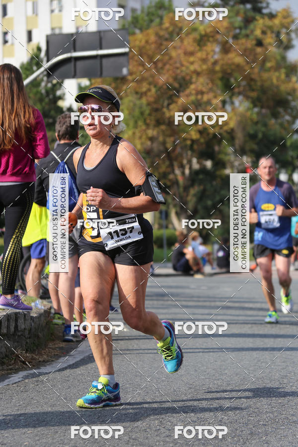 Buy your photos of the eventMeia Maratona Internacional de Curitiba 2018 on Fotop