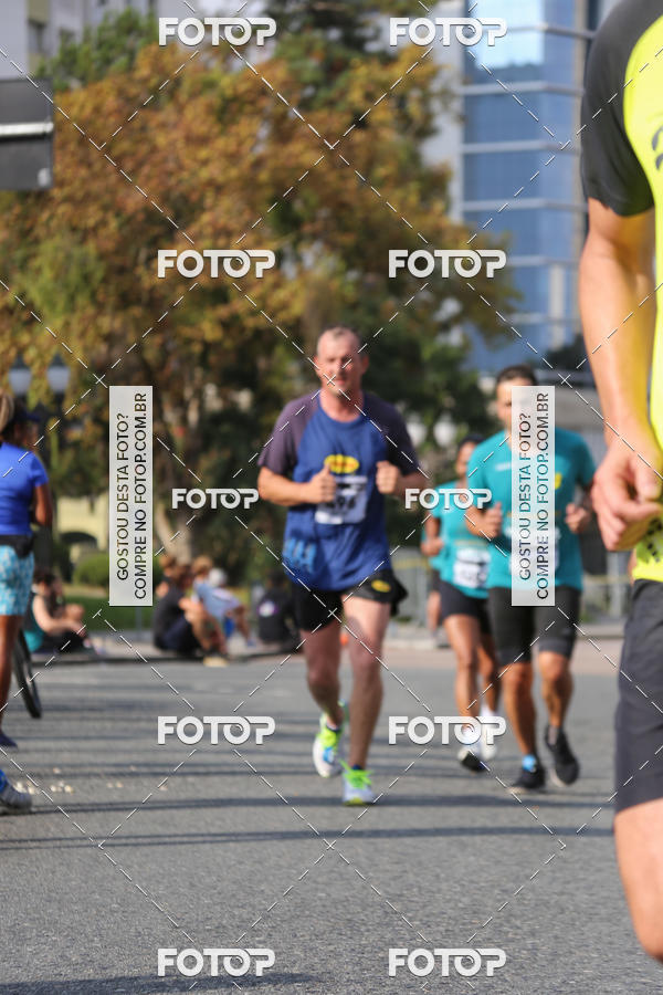 Buy your photos of the eventMeia Maratona Internacional de Curitiba 2018 on Fotop