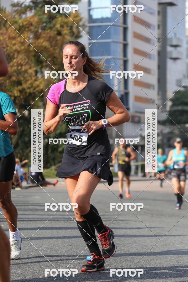 Buy your photos of the eventMeia Maratona Internacional de Curitiba 2018 on Fotop