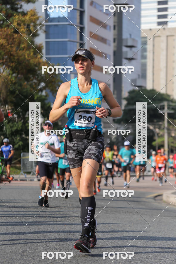 Buy your photos of the eventMeia Maratona Internacional de Curitiba 2018 on Fotop