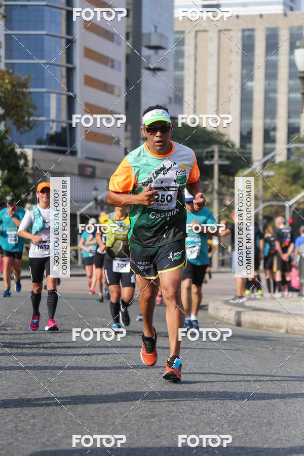 Buy your photos of the eventMeia Maratona Internacional de Curitiba 2018 on Fotop