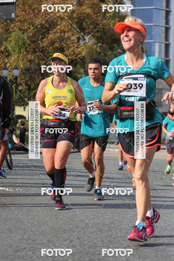 Buy your photos of the eventMeia Maratona Internacional de Curitiba 2018 on Fotop