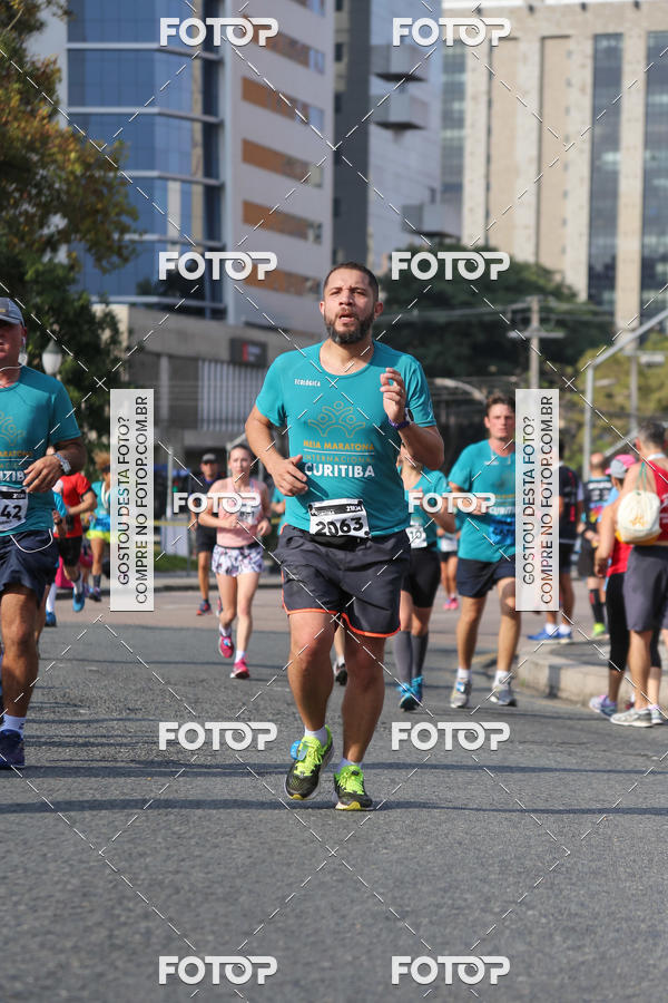 Buy your photos of the eventMeia Maratona Internacional de Curitiba 2018 on Fotop