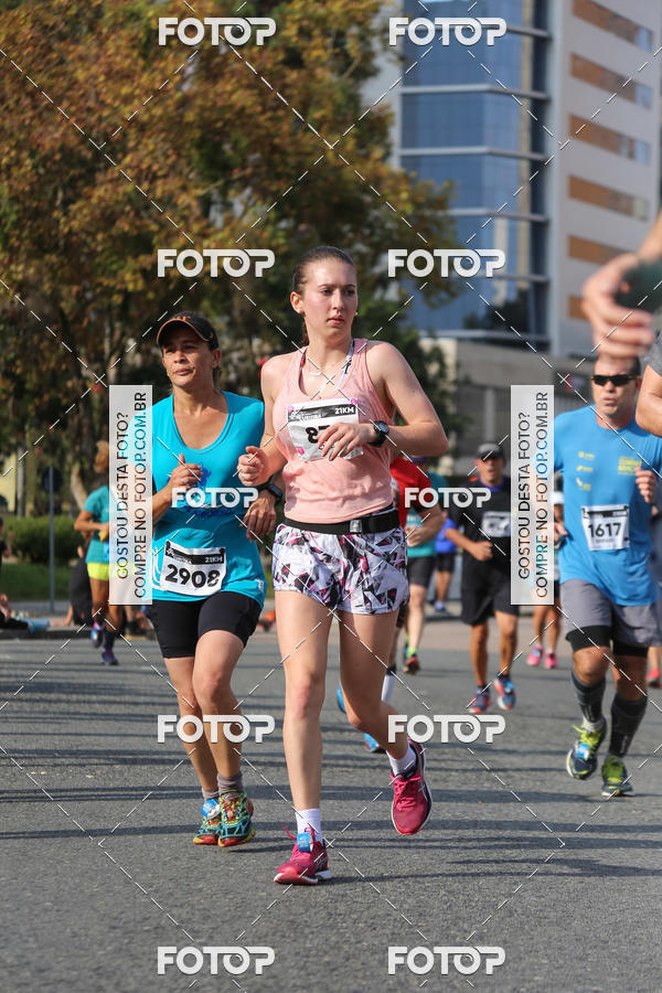 Buy your photos of the eventMeia Maratona Internacional de Curitiba 2018 on Fotop