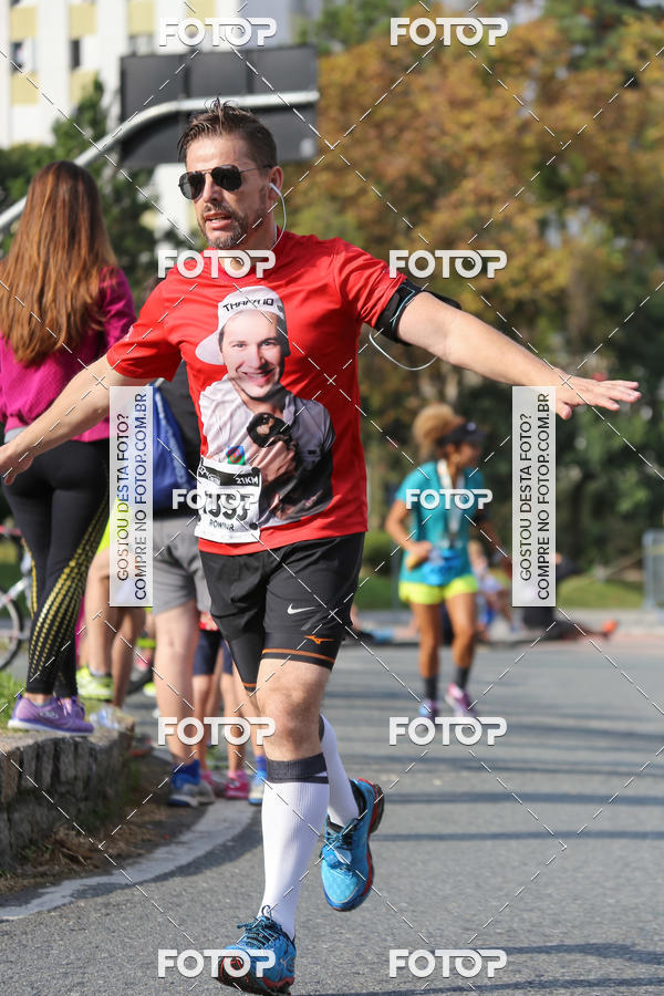 Buy your photos of the eventMeia Maratona Internacional de Curitiba 2018 on Fotop