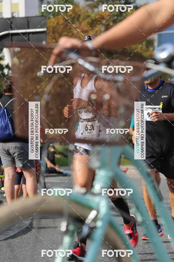 Buy your photos of the eventMeia Maratona Internacional de Curitiba 2018 on Fotop