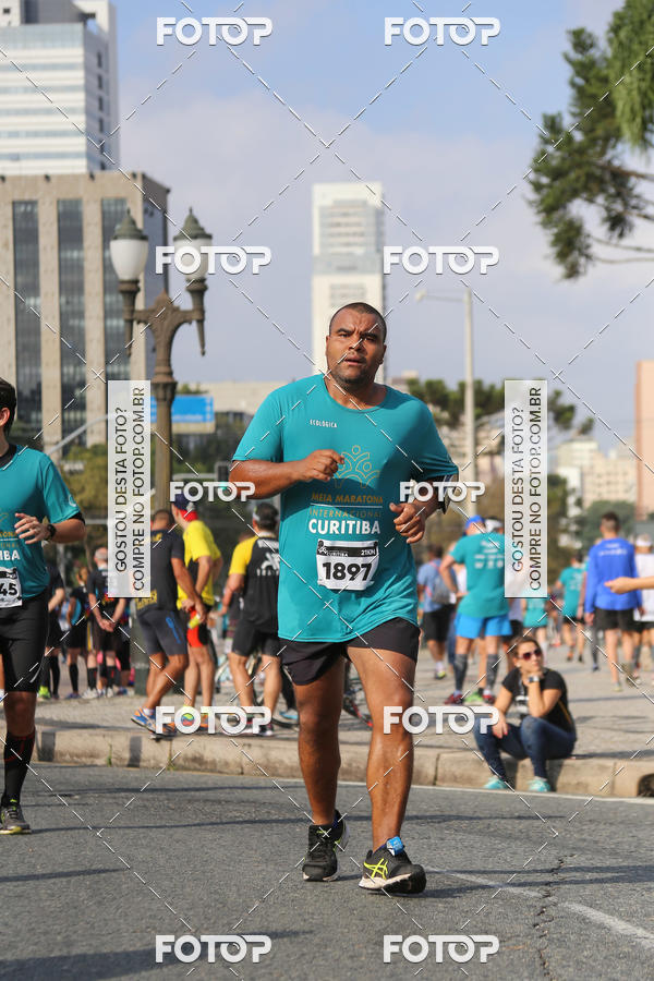 Buy your photos of the eventMeia Maratona Internacional de Curitiba 2018 on Fotop