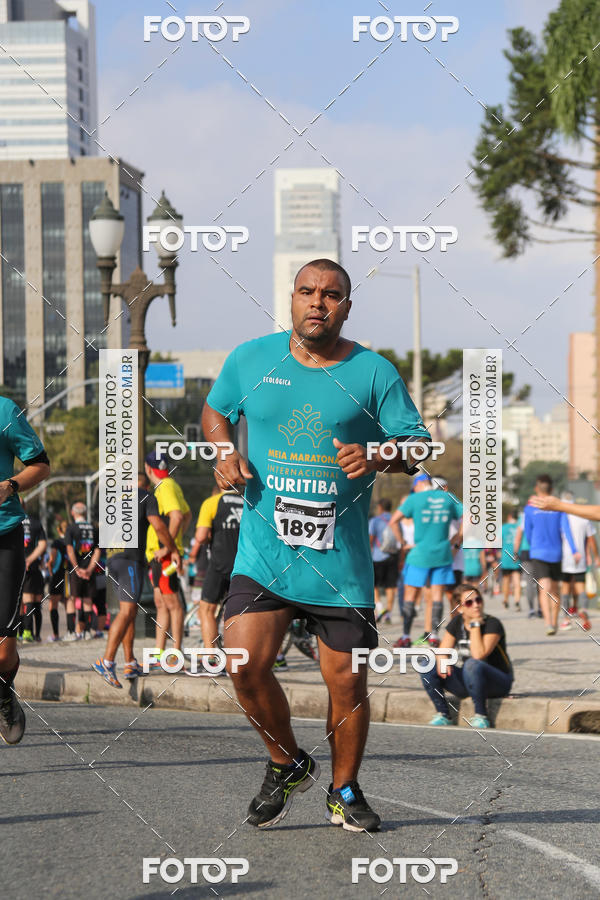 Buy your photos of the eventMeia Maratona Internacional de Curitiba 2018 on Fotop