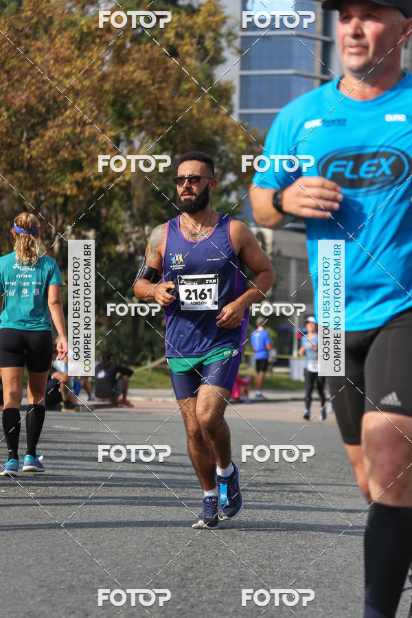Buy your photos of the eventMeia Maratona Internacional de Curitiba 2018 on Fotop