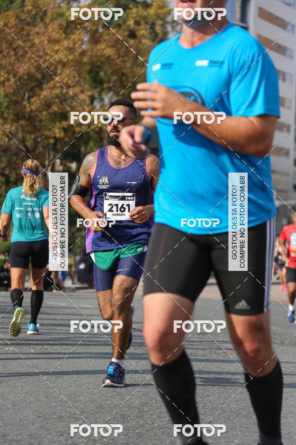 Buy your photos of the eventMeia Maratona Internacional de Curitiba 2018 on Fotop
