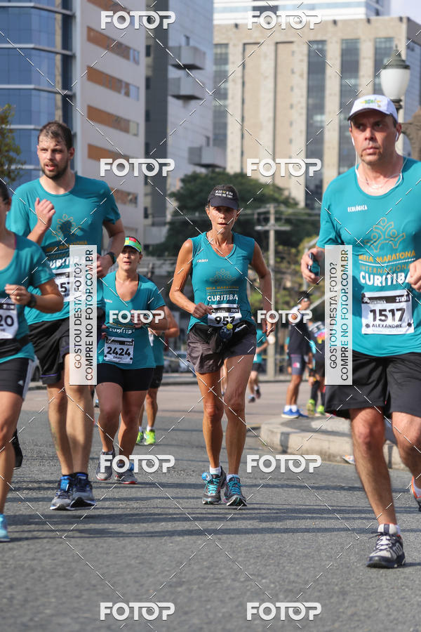 Buy your photos of the eventMeia Maratona Internacional de Curitiba 2018 on Fotop