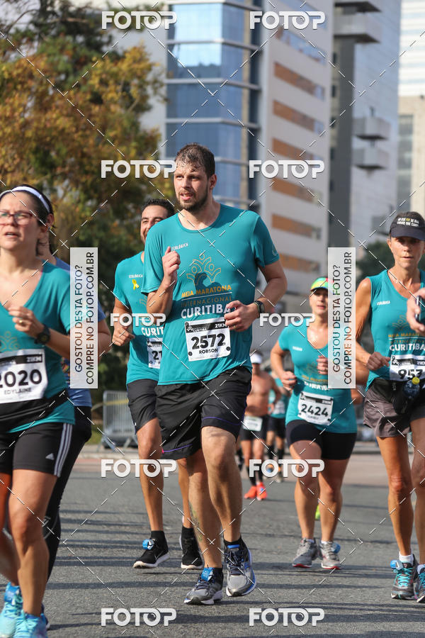 Buy your photos of the eventMeia Maratona Internacional de Curitiba 2018 on Fotop