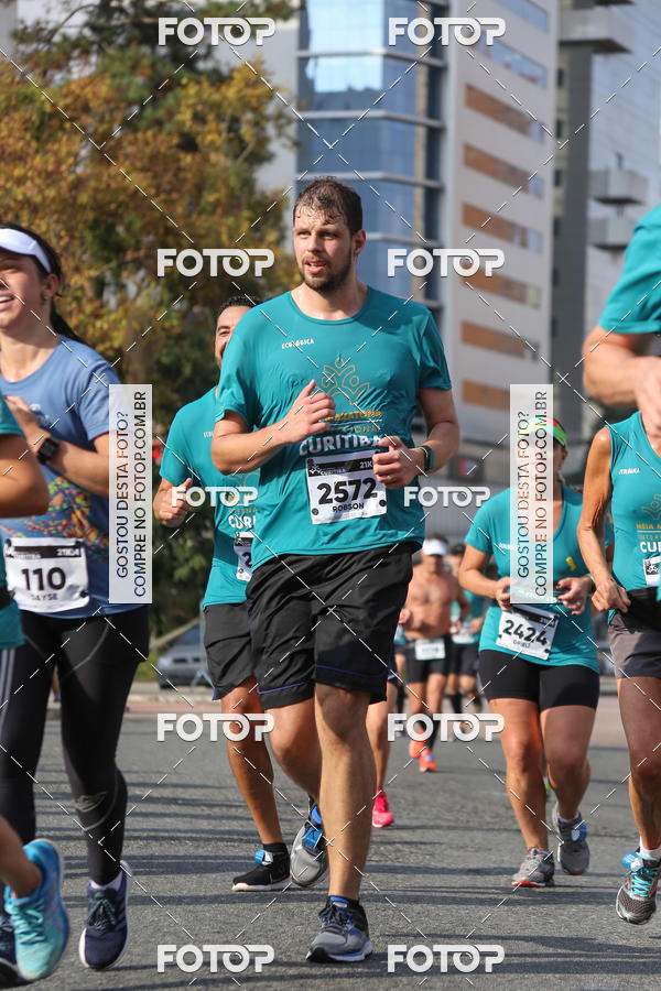 Buy your photos of the eventMeia Maratona Internacional de Curitiba 2018 on Fotop
