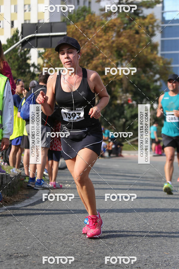 Buy your photos of the eventMeia Maratona Internacional de Curitiba 2018 on Fotop