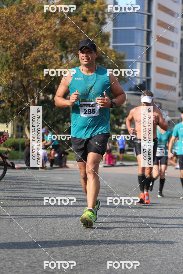 Buy your photos of the eventMeia Maratona Internacional de Curitiba 2018 on Fotop