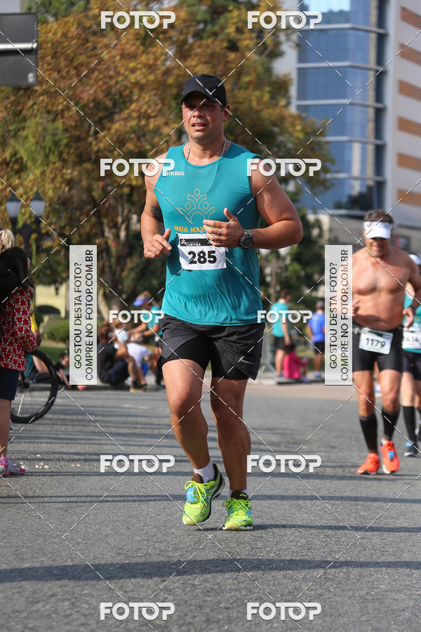 Buy your photos of the eventMeia Maratona Internacional de Curitiba 2018 on Fotop