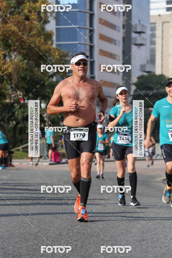 Buy your photos of the eventMeia Maratona Internacional de Curitiba 2018 on Fotop