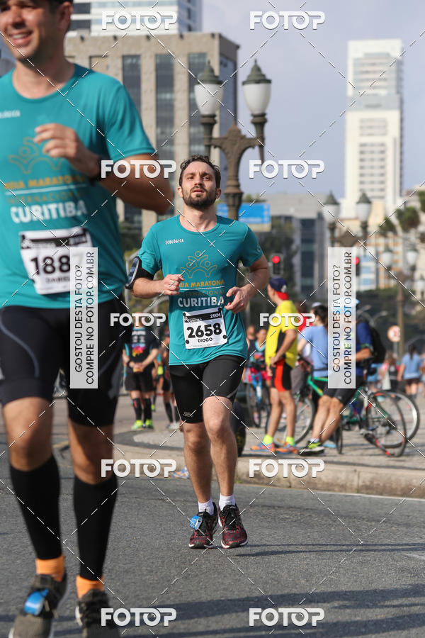 Buy your photos of the eventMeia Maratona Internacional de Curitiba 2018 on Fotop
