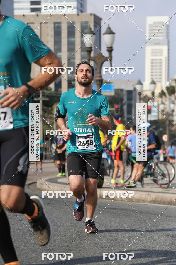 Buy your photos of the eventMeia Maratona Internacional de Curitiba 2018 on Fotop