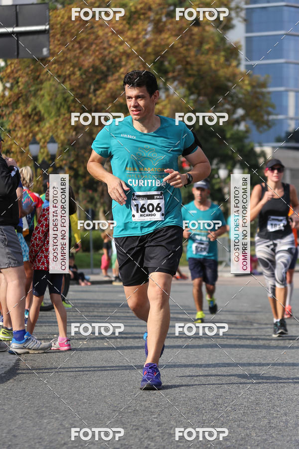 Buy your photos of the eventMeia Maratona Internacional de Curitiba 2018 on Fotop