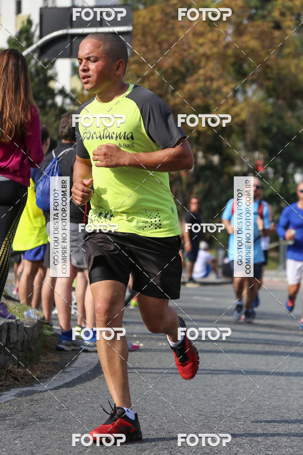 Buy your photos of the eventMeia Maratona Internacional de Curitiba 2018 on Fotop