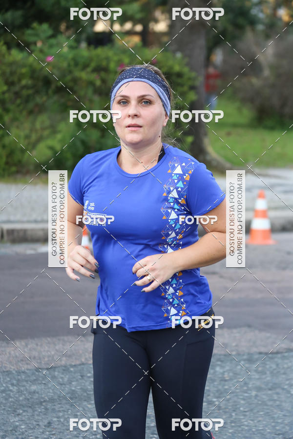 Buy your photos of the eventMeia Maratona Internacional de Curitiba 2018 on Fotop