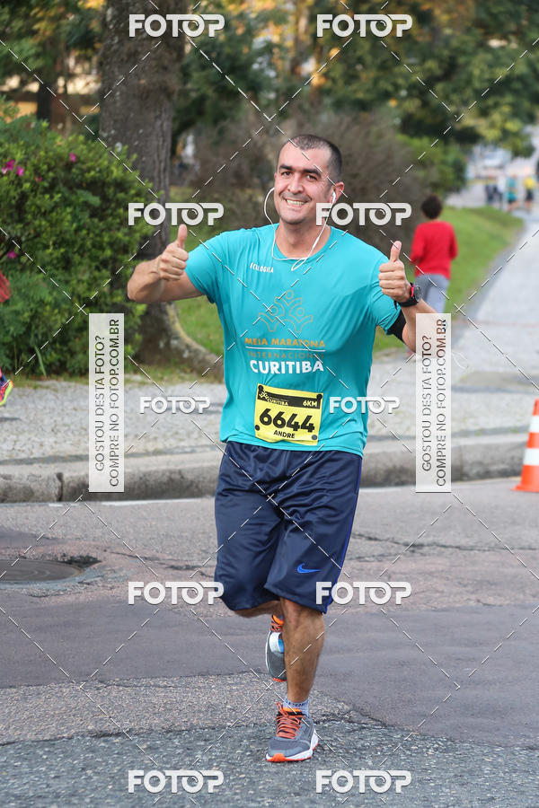 Buy your photos of the eventMeia Maratona Internacional de Curitiba 2018 on Fotop