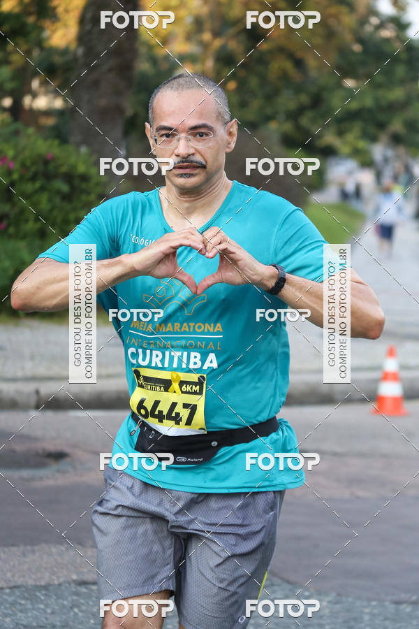 Buy your photos of the eventMeia Maratona Internacional de Curitiba 2018 on Fotop