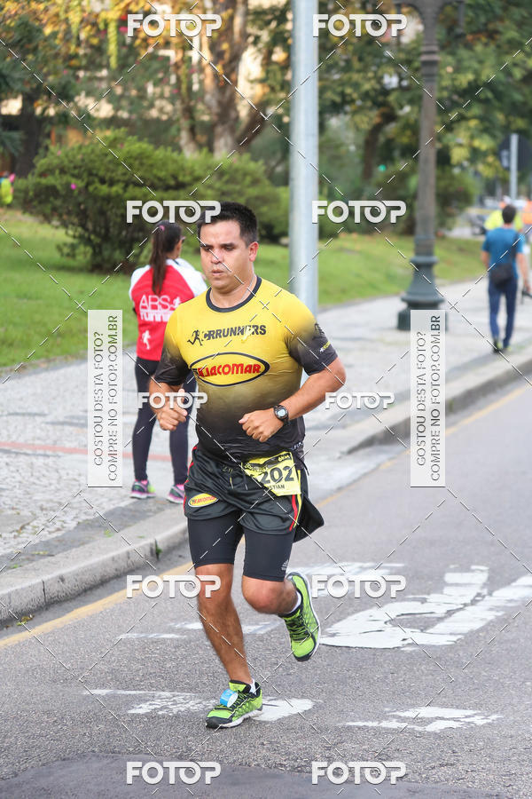 Buy your photos of the eventMeia Maratona Internacional de Curitiba 2018 on Fotop