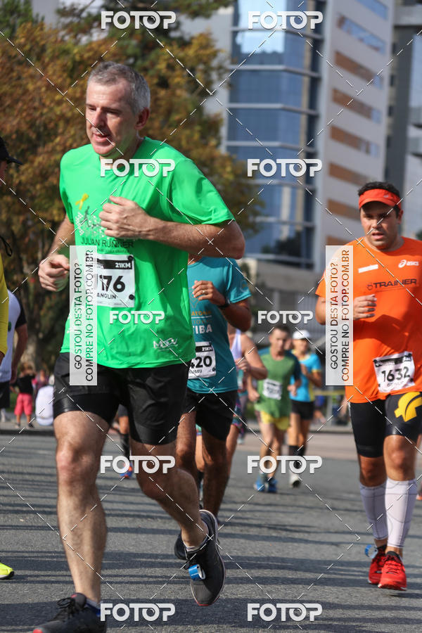 Buy your photos of the eventMeia Maratona Internacional de Curitiba 2018 on Fotop