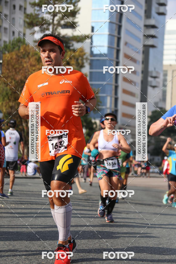 Buy your photos of the eventMeia Maratona Internacional de Curitiba 2018 on Fotop