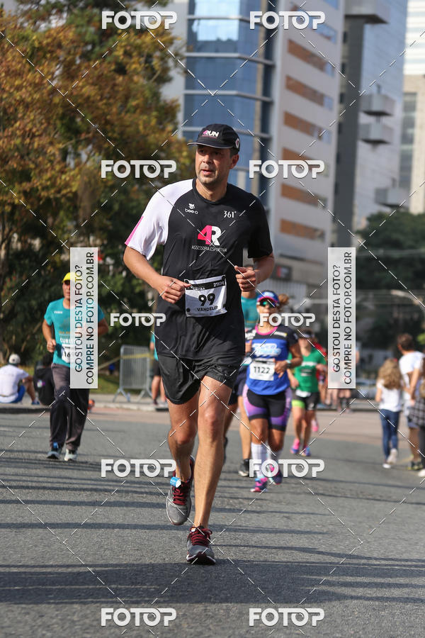 Buy your photos of the eventMeia Maratona Internacional de Curitiba 2018 on Fotop