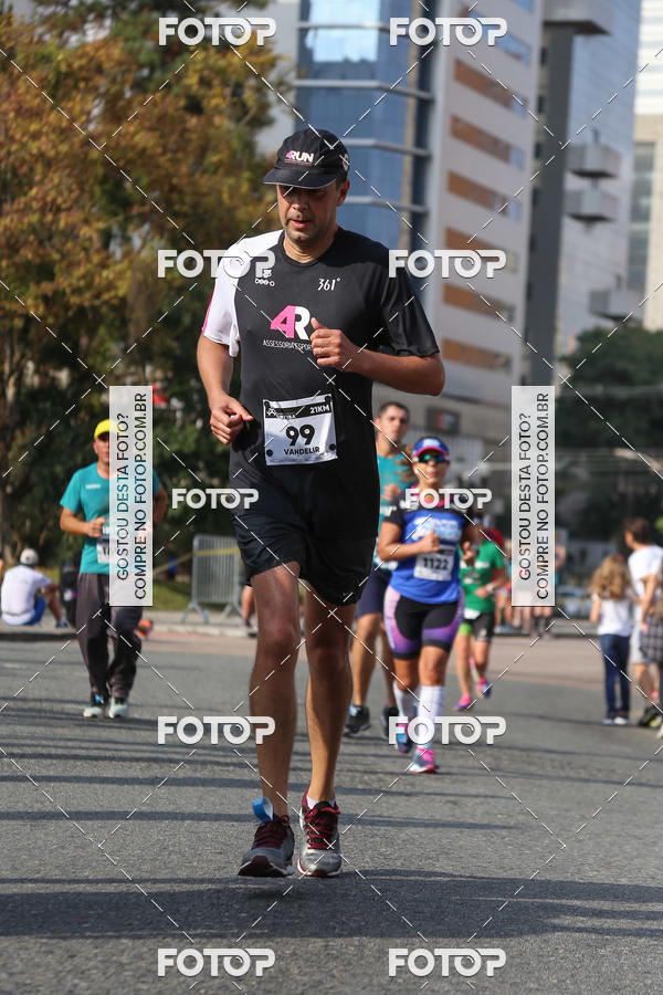 Buy your photos of the eventMeia Maratona Internacional de Curitiba 2018 on Fotop