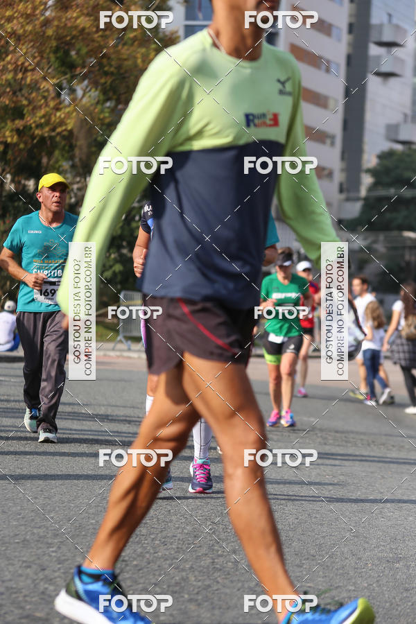 Buy your photos of the eventMeia Maratona Internacional de Curitiba 2018 on Fotop