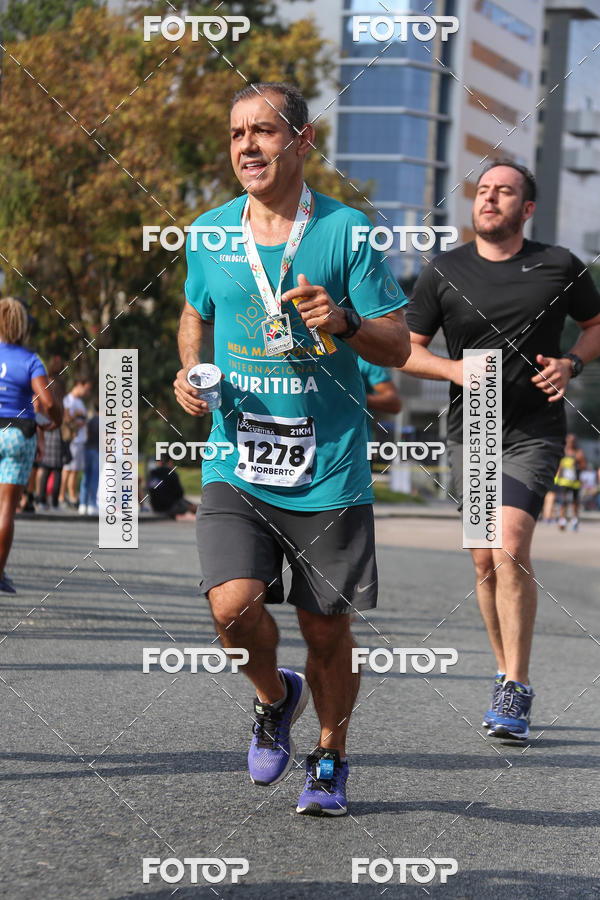 Buy your photos of the eventMeia Maratona Internacional de Curitiba 2018 on Fotop