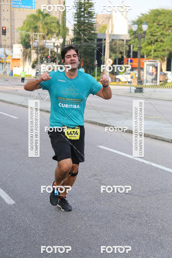 Buy your photos of the eventMeia Maratona Internacional de Curitiba 2018 on Fotop