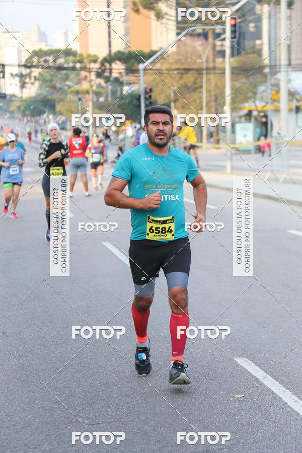 Buy your photos of the eventMeia Maratona Internacional de Curitiba 2018 on Fotop