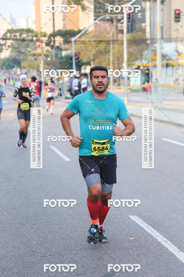 Buy your photos of the eventMeia Maratona Internacional de Curitiba 2018 on Fotop
