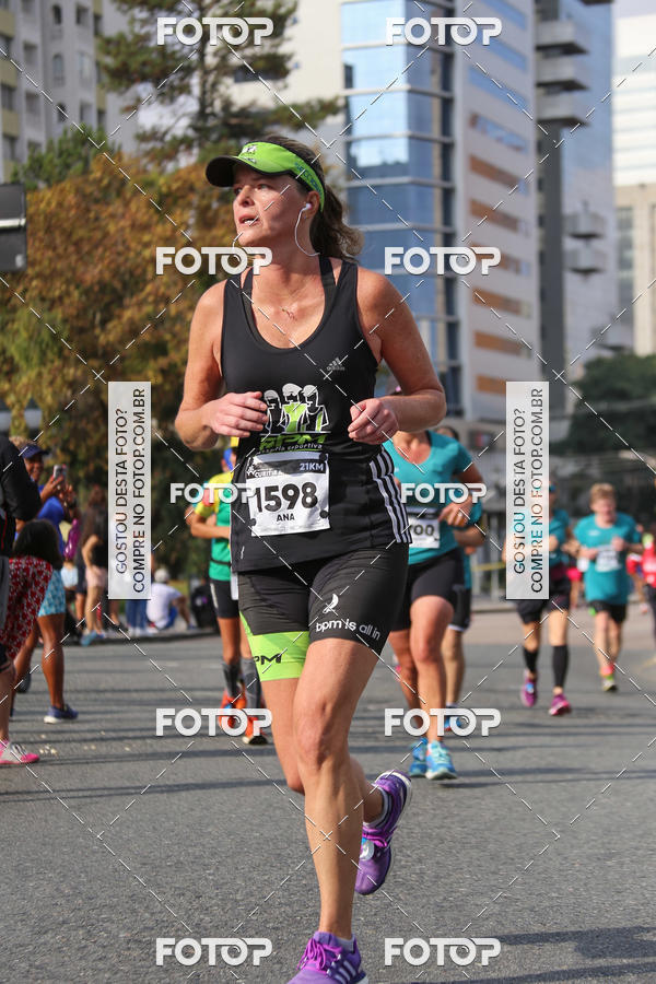 Buy your photos of the eventMeia Maratona Internacional de Curitiba 2018 on Fotop