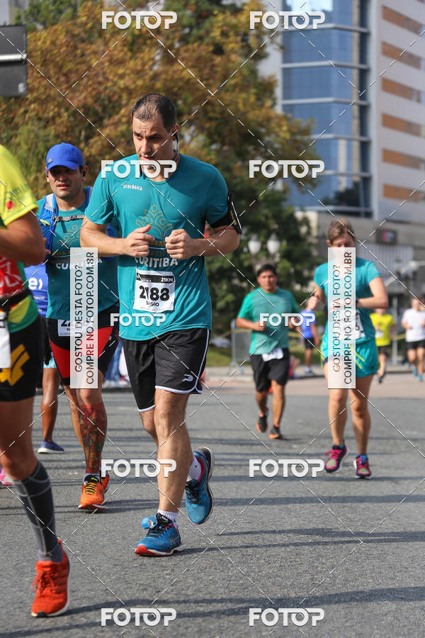 Buy your photos of the eventMeia Maratona Internacional de Curitiba 2018 on Fotop