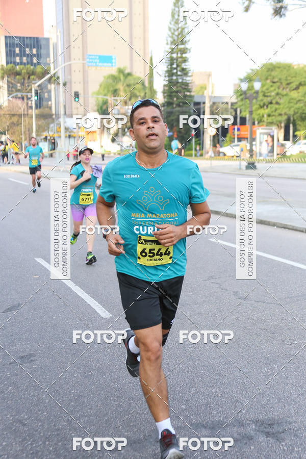 Buy your photos of the eventMeia Maratona Internacional de Curitiba 2018 on Fotop