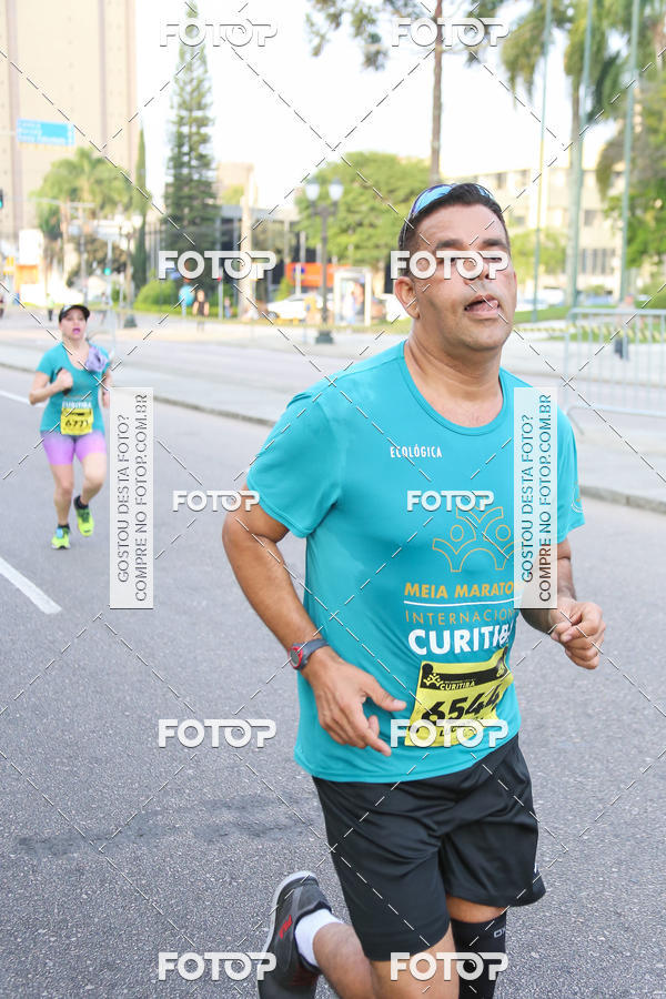 Buy your photos of the eventMeia Maratona Internacional de Curitiba 2018 on Fotop