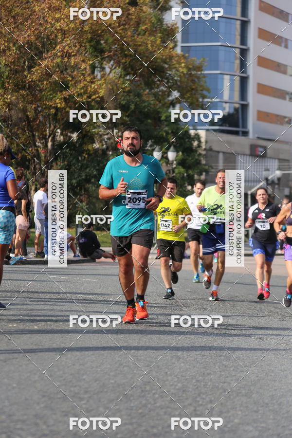 Buy your photos of the eventMeia Maratona Internacional de Curitiba 2018 on Fotop