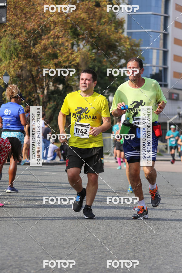 Buy your photos of the eventMeia Maratona Internacional de Curitiba 2018 on Fotop
