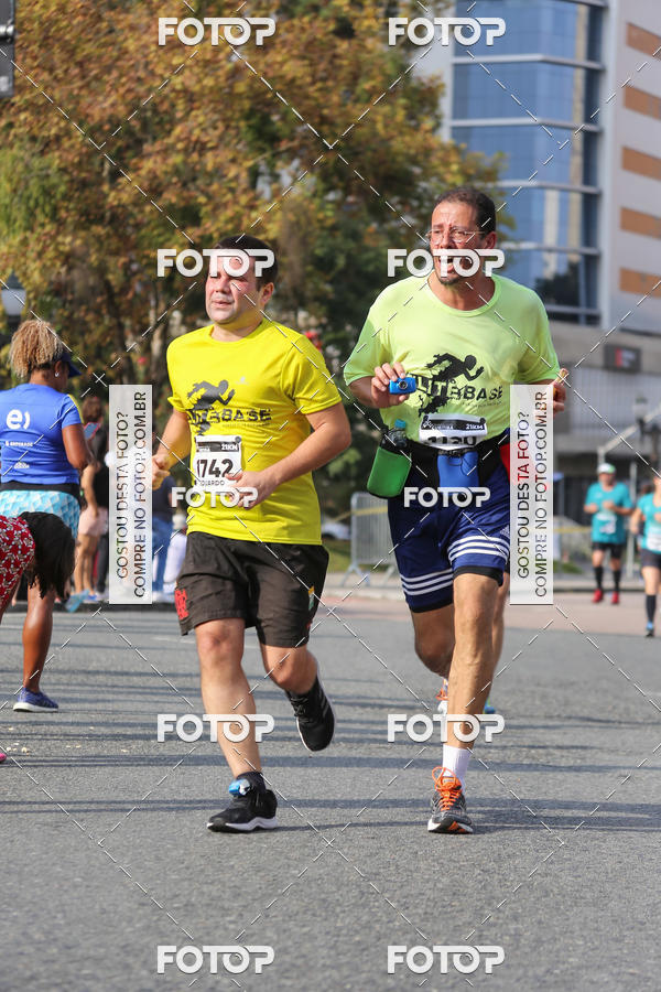 Buy your photos of the eventMeia Maratona Internacional de Curitiba 2018 on Fotop